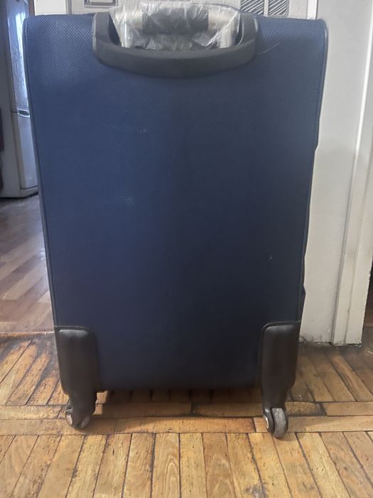 Чемодан на колесиках