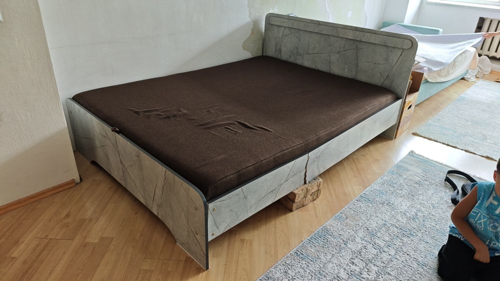 Продам кровать полуторка