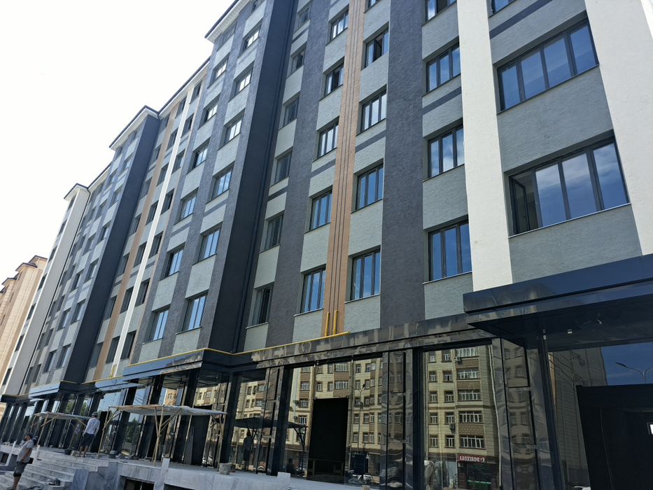 Kvartira sotiladi. Jizzax Vokzalda joylashgan. 8 qavat