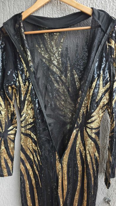 Дамска рокля с паети в черно и злато размер М-Л