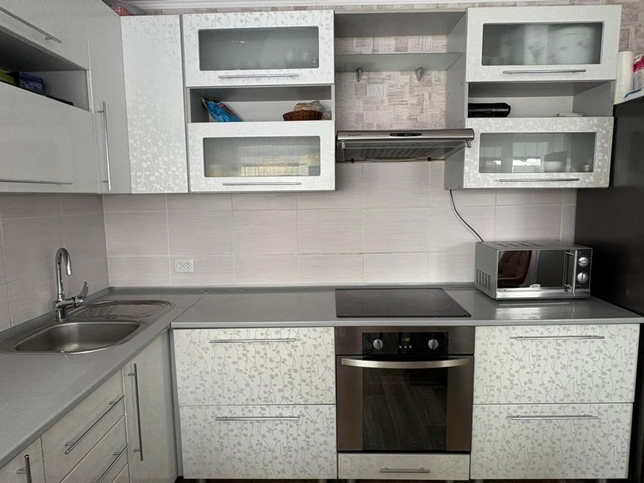 Продам угловой кухонный гарнитур