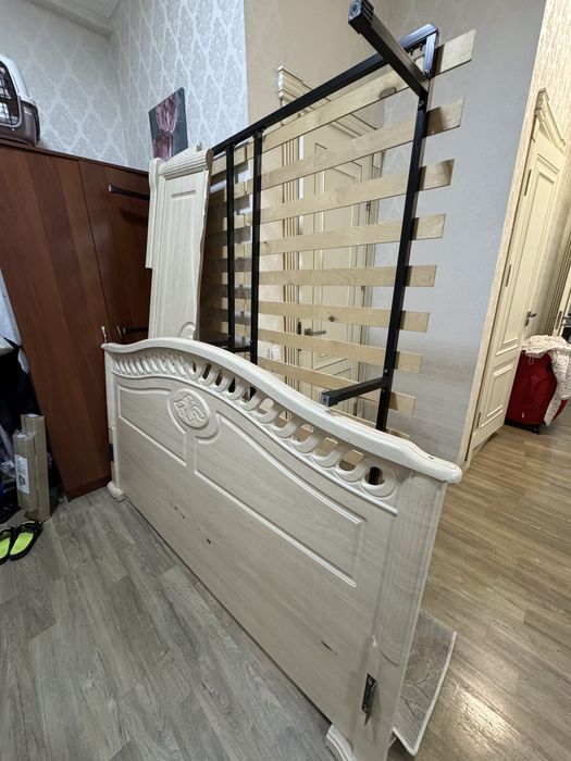Двуспальная кровать 180×200 Keng Makon в хорошем состоянии