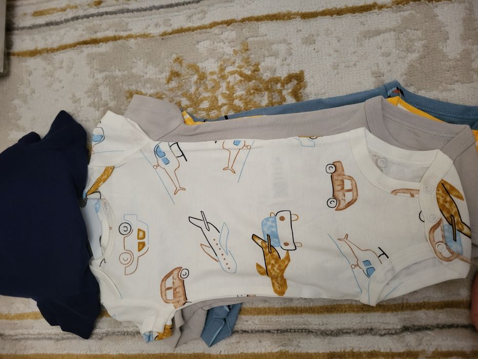 Продам бодики и футболки