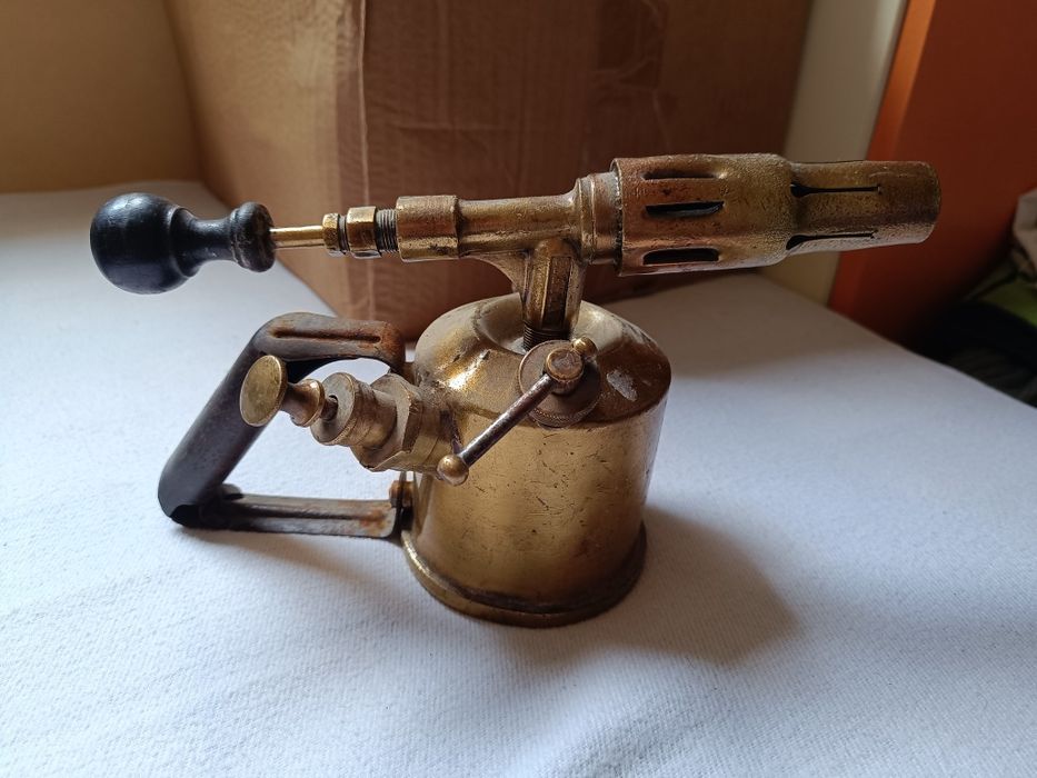 Старина бензинова лампа