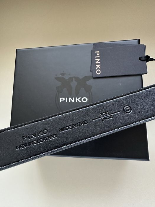 Черен, бял колан на Pinko