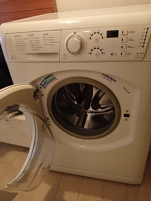 Пералня Ariston Hot Point