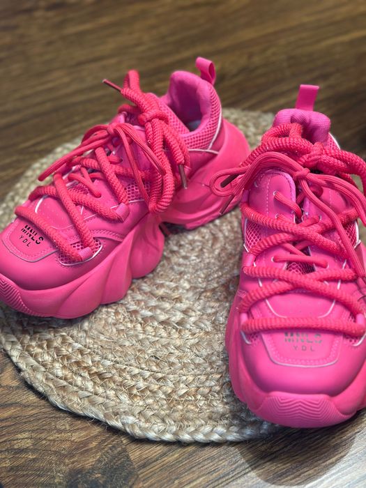 Розови маратонки