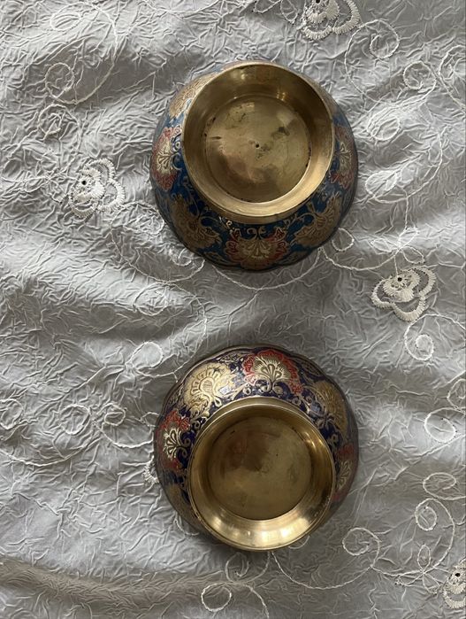 Емайлирани месингови фруктиери с пауни