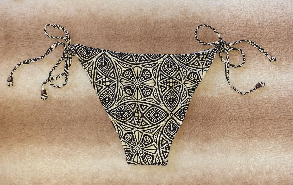 Продавам - Нов дамски бански - S/M размер - бледо жълт цвят с черно.