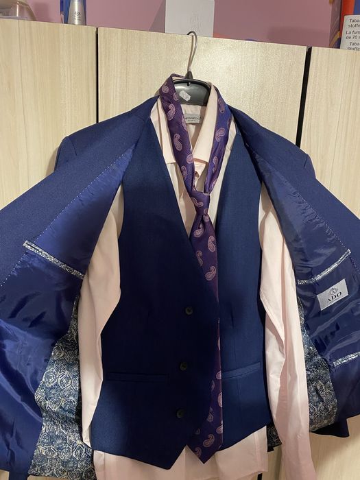 Официален костюм