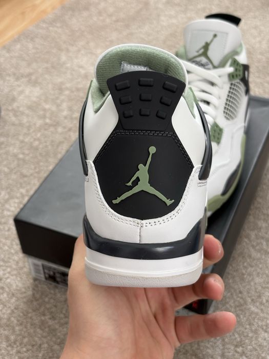 Jordan 4 olive 41 / 42.5 full box