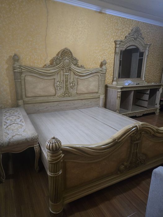 Продам двуспальную кровать