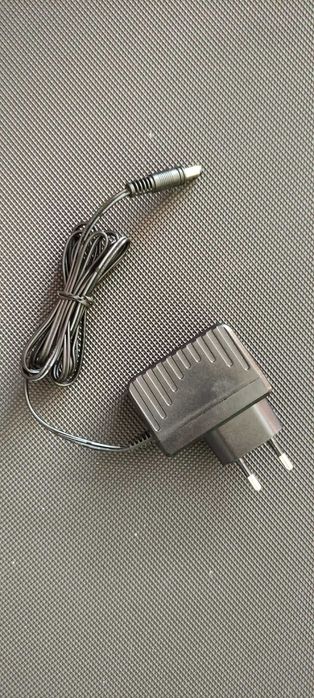 Захранващ адаптер 12V 1,5A 18W  и  HDMI кабели 1,5м.