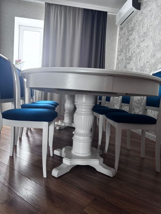 Продается стол со стульями