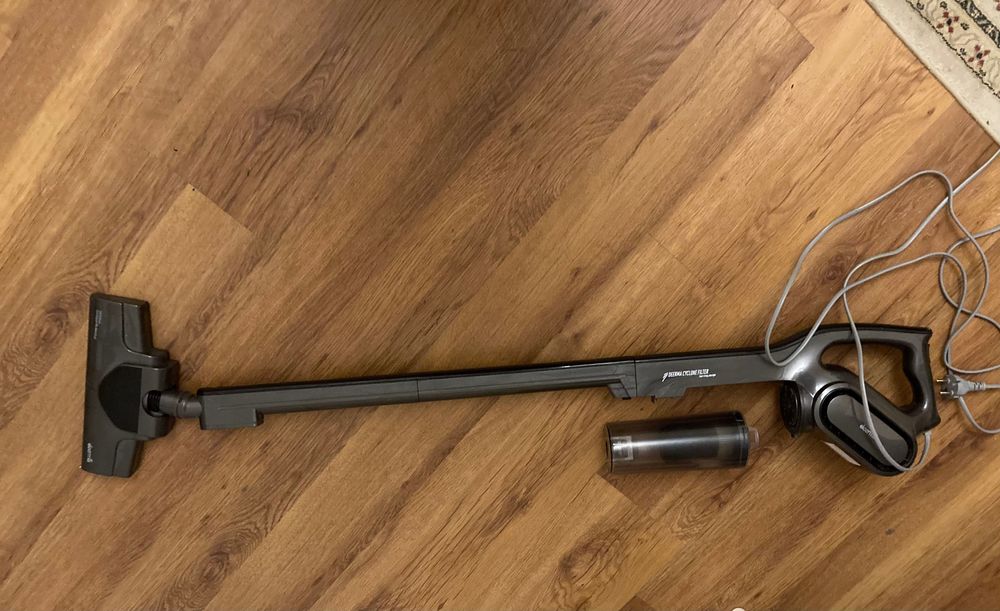 Пылесос вертикальный Derma