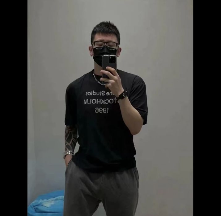 Футболка Acne Studios с пиндодо