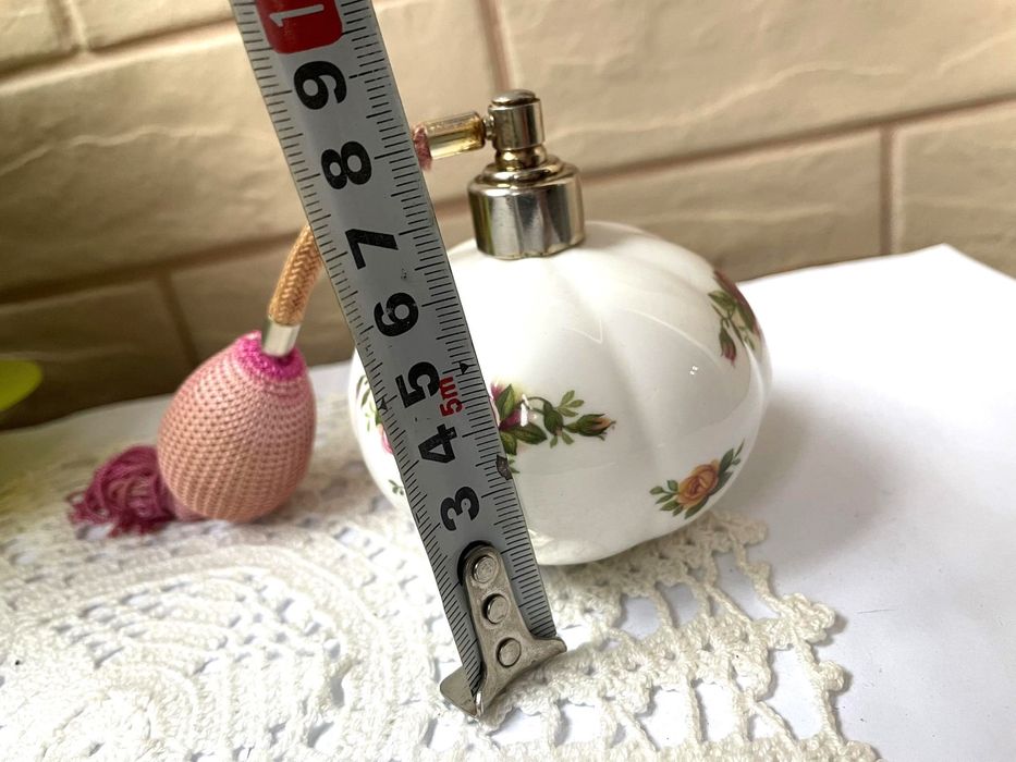 ROYAL ALBERT красиво порц.шише за парфюм от Англия