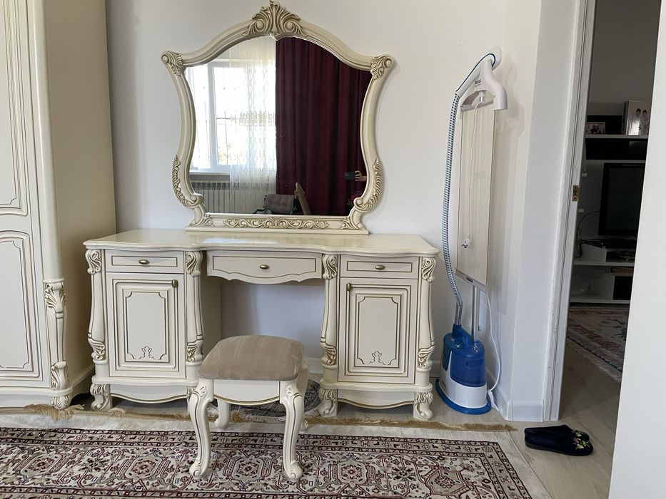 Срочно продам спальный гарнитур