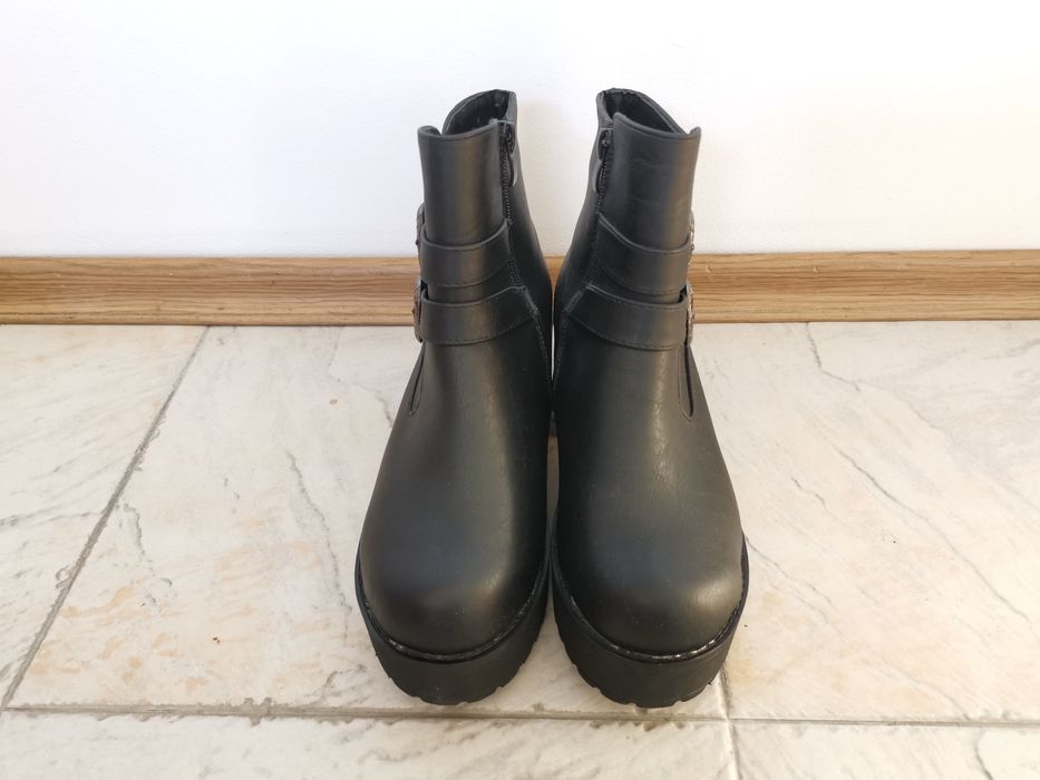 Нови дамски черни боти на ток