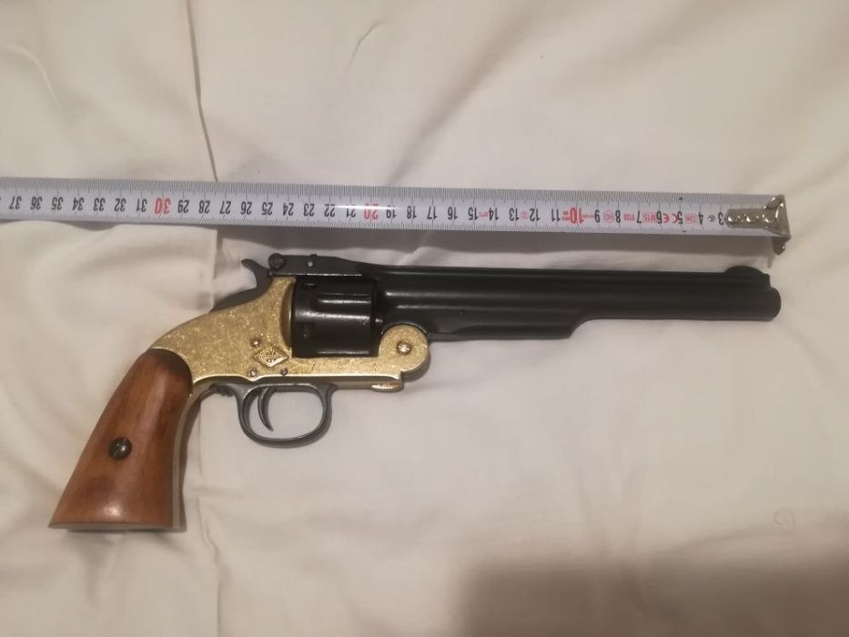 Огромен револвер, армейски пистолет Smith&Wesson. Реплика за ценители