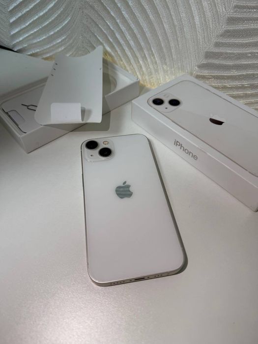 Apple iPhone 13  — White (Starlight)