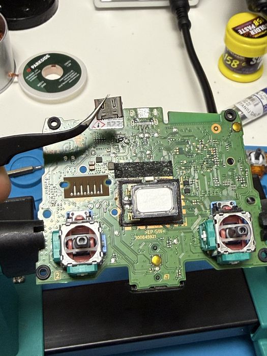 Servicii mentenanță si reparatii controllere PS4/PS5/XBOX/PC/LAPTOP