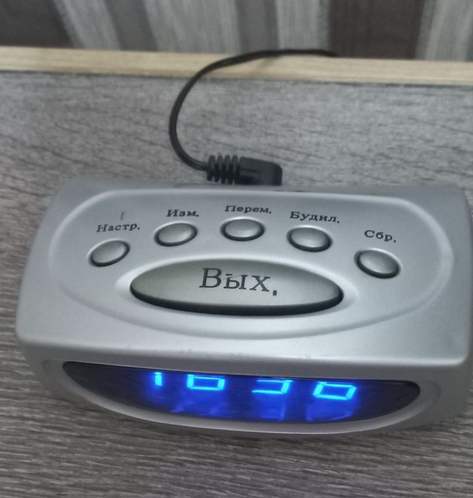 Часы-будильник от сети
