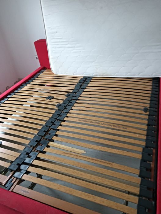 Vând paturi de dormitor cu saltea