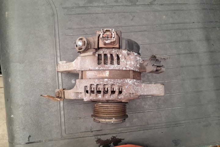 Alternator 27060-0Q180 27060-0Q180 Toyota Aygo a 2-a generatie