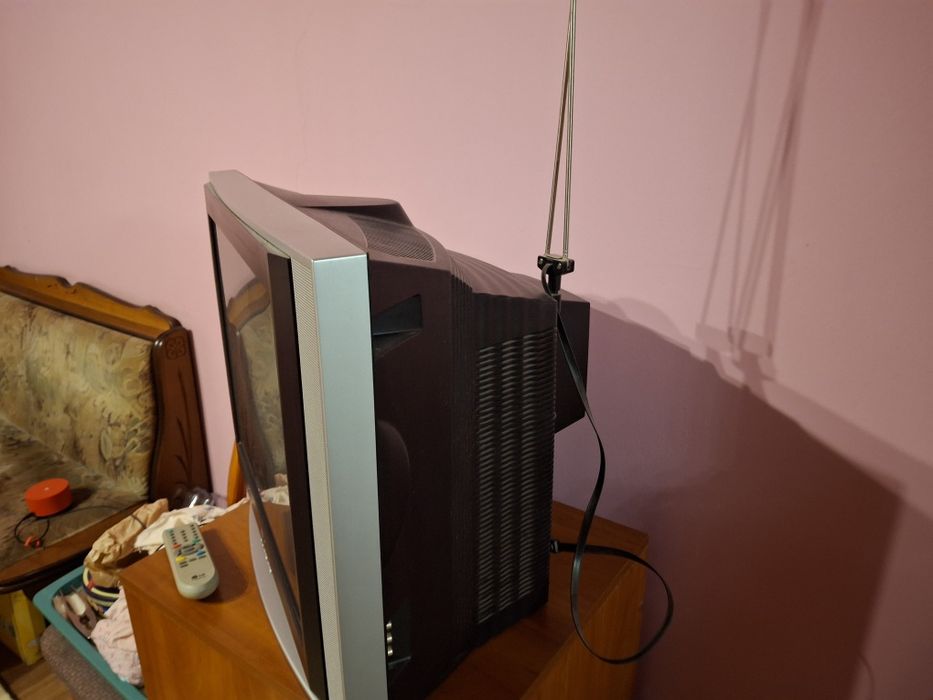 Телевизор LG цветной, диагональ 48 см