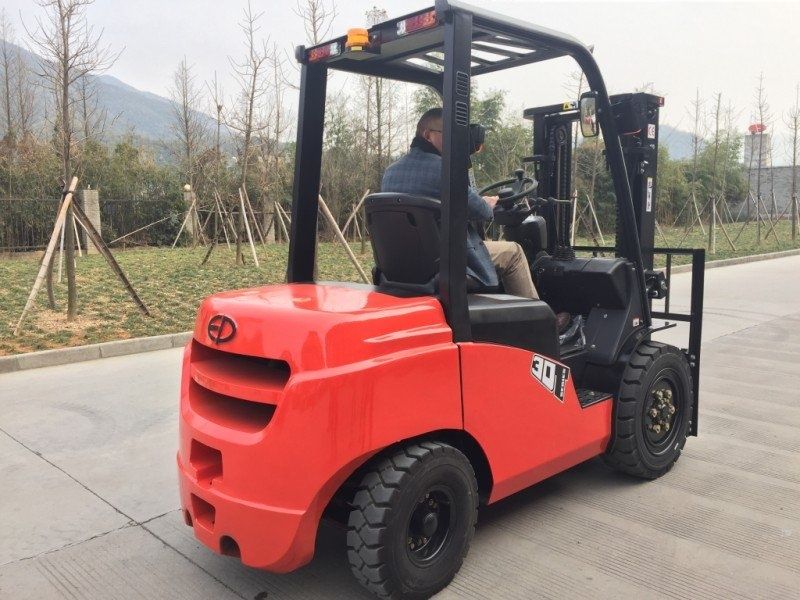 Motostivuitoare/Stivuitoare NOI in Stoc. Preturi foarte bune!!