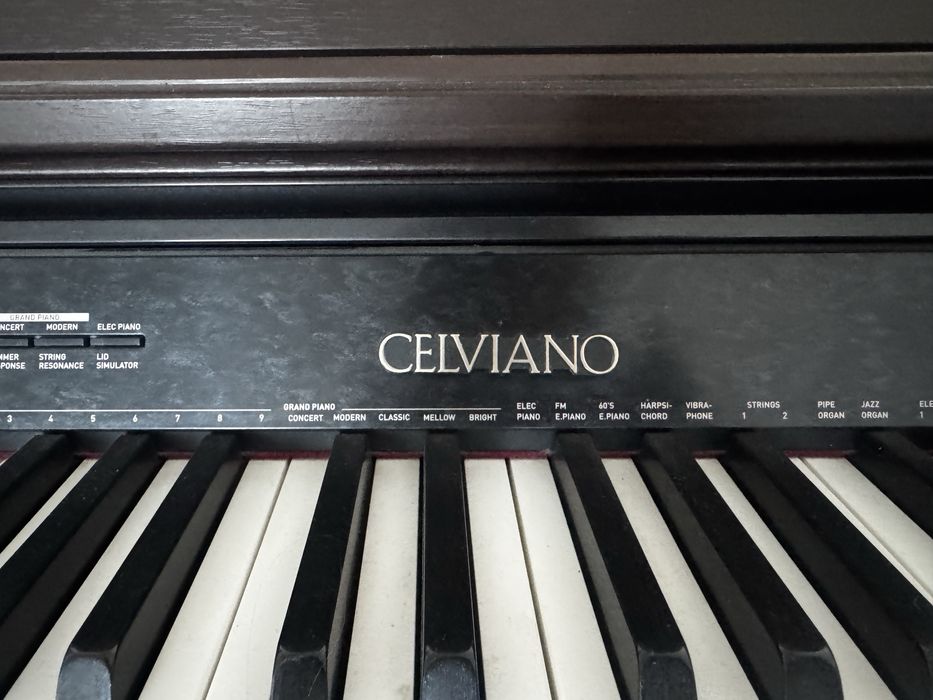 Продам пианино со стулом