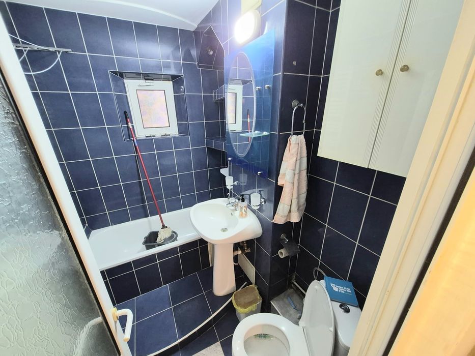 Închiriez 3 camere micro 16