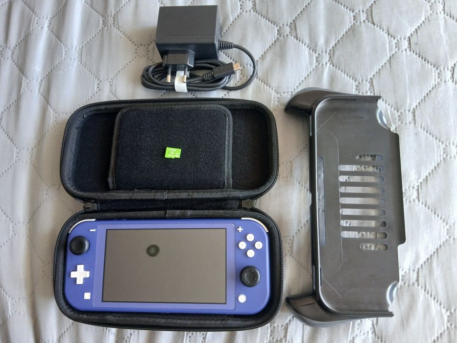 Nintendo Switch Lite + аксесоари