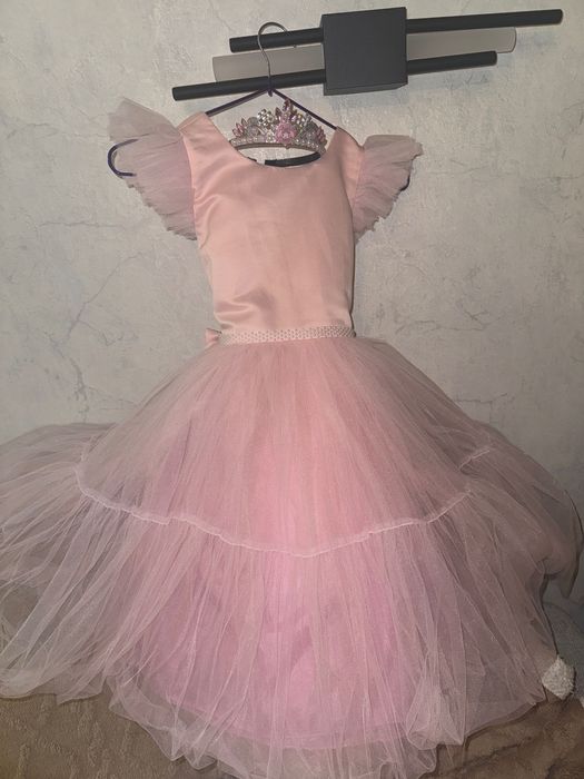 Платье бальное с короной