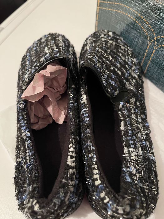 Продавам нови спортни обувки