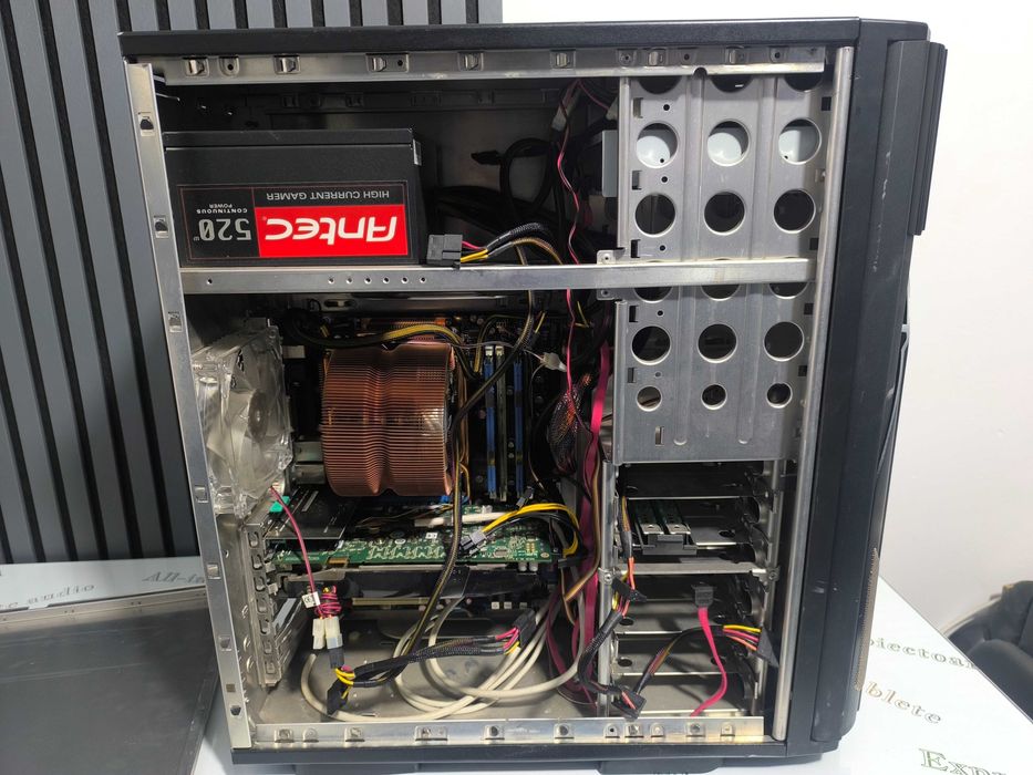 Sistem PC Desktop Gaming ASUS Striker Extreme, GeForce 8800,Antec 520W