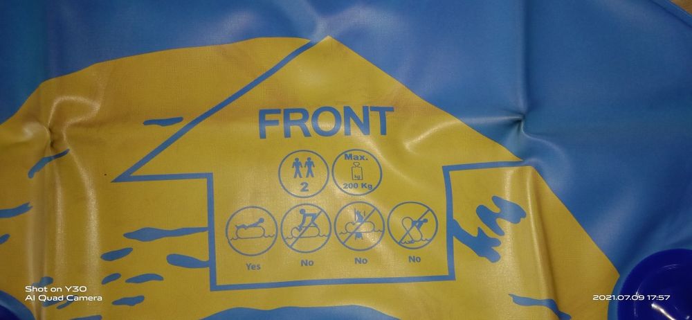 Надувной круг для воды.