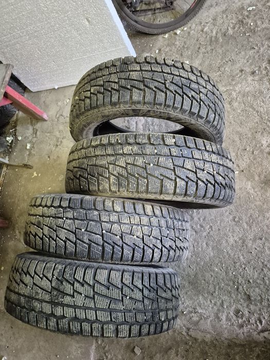 Продам резина зимняя липучка 205.60r16