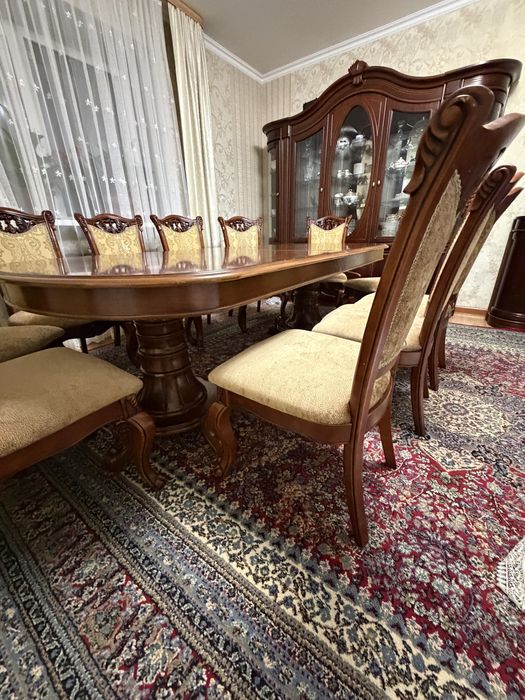 Стол  и 12стульями