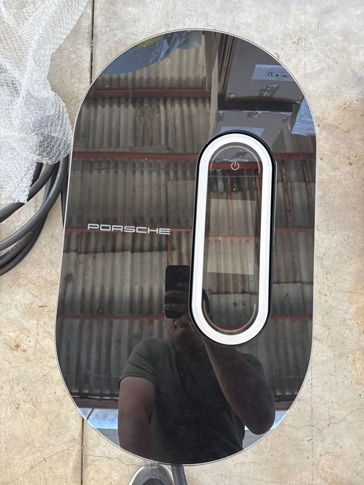 Зариадно с кутия за Porsche