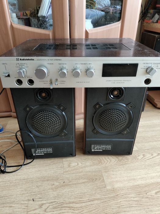 Продам усилитель Радиотехника колонки