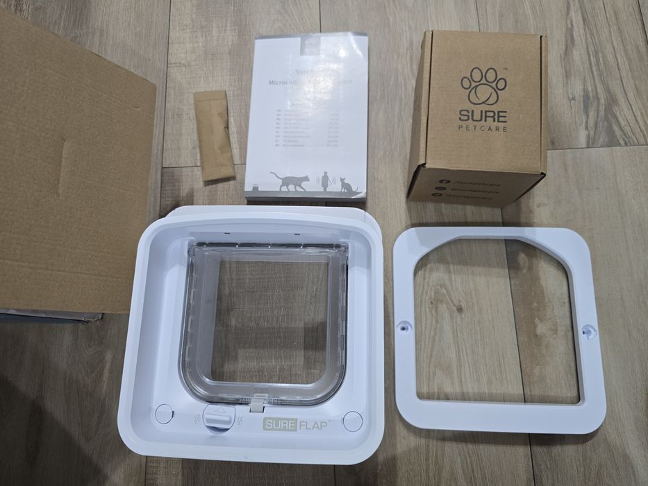 Чисто нов смарт комплект за котки SureFlap Cat Flap Connect + HUB (в кутия)