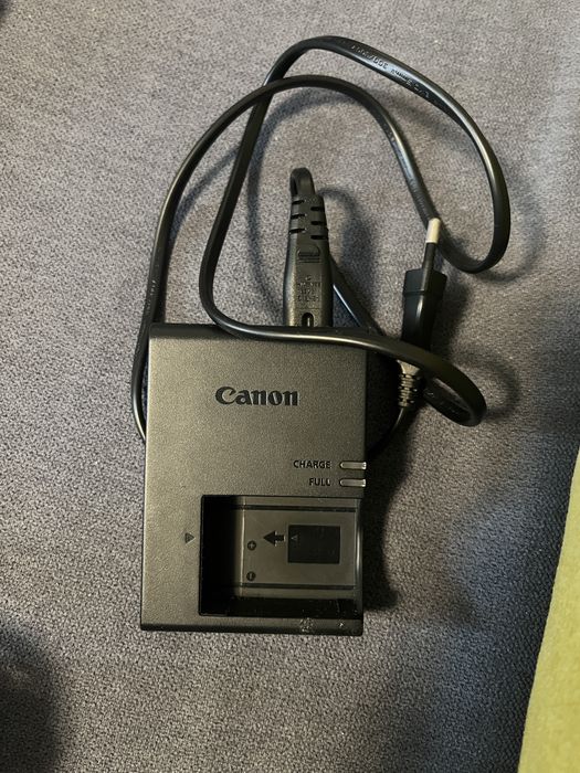 Canon EOS R50 plus obiectiv 50mm