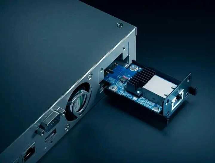 }Сетевое хранилище NAS Synology DS723+