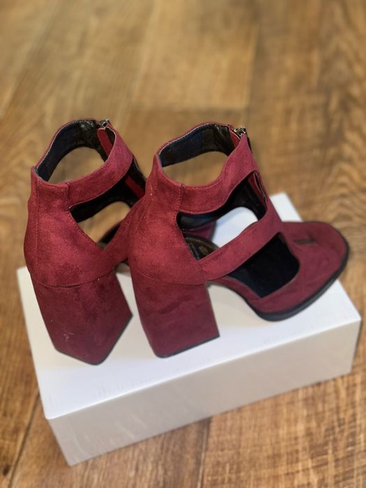 Обувь женская бордовый цвет