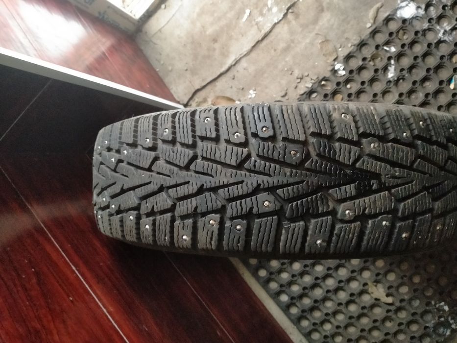 Продам шины шипованые