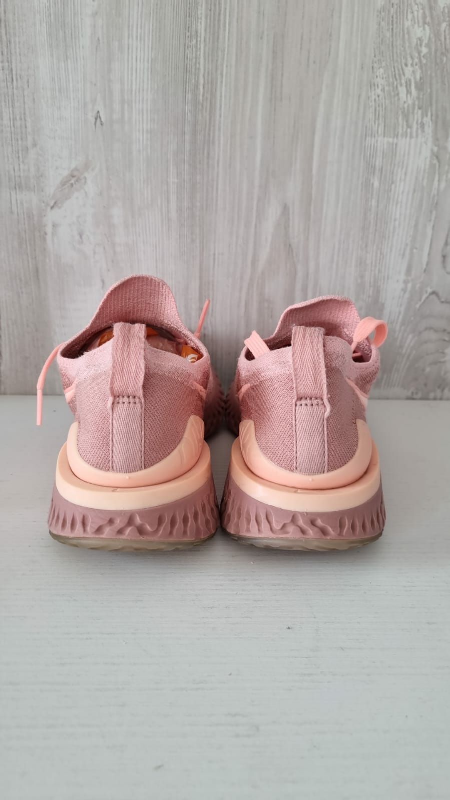 Nike epic sale react 2 pink