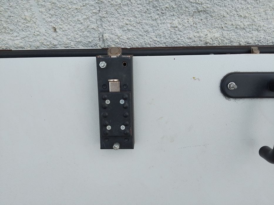 Сыртқы есік, замок,