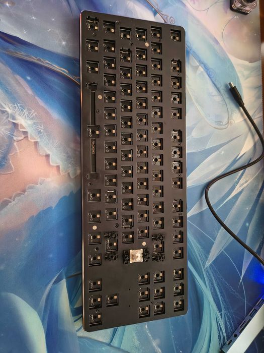 Четец NVMe и гейминг клавиатури.